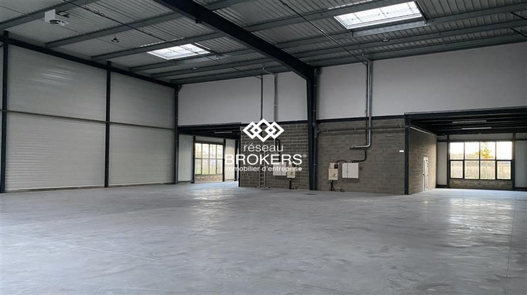 Ma-Cabane - Location Local commercial Saint-Pierre-du-Perray, 360 m²