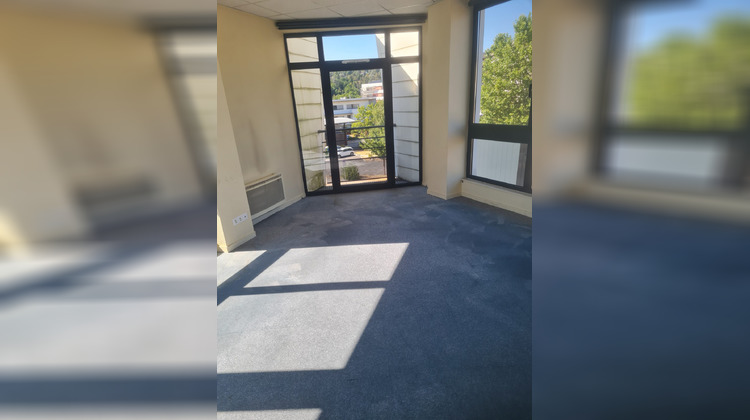 Ma-Cabane - Location Local commercial Saint-Priest-en-Jarez, 210 m²