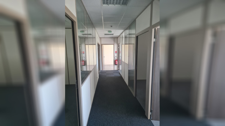 Ma-Cabane - Location Local commercial Saint-Priest-en-Jarez, 210 m²