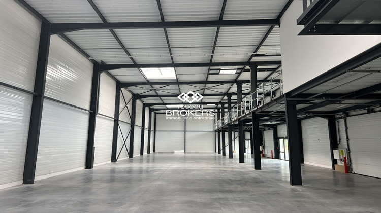 Ma-Cabane - Location Local commercial Saint-Quentin-Fallavier, 2470 m²