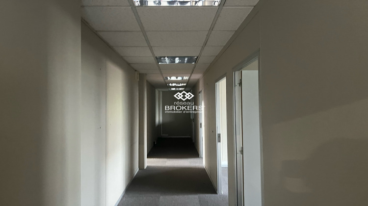 Ma-Cabane - Location Local commercial Saint-Quentin-Fallavier, 142 m²