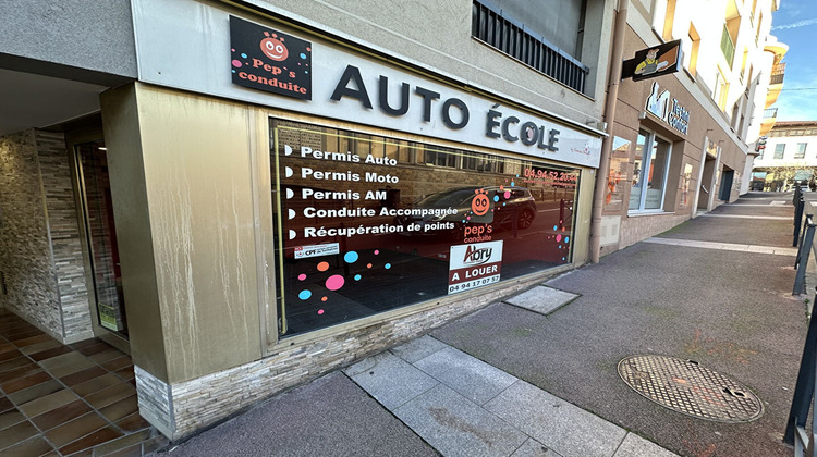 Ma-Cabane - Location Local commercial SAINT-RAPHAEL, 52 m²