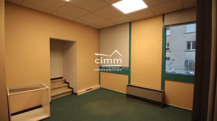 Ma-Cabane - Location Local commercial Saint-Siméon-de-Bressieux, 86 m²