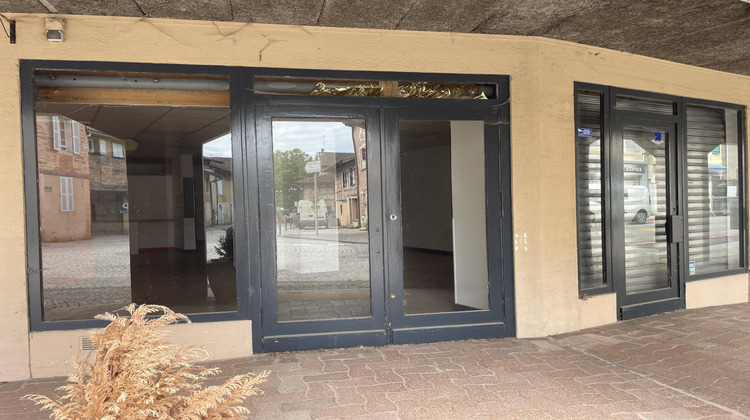 Ma-Cabane - Location Local commercial Saint-Trivier-de-Courtes, 66 m²