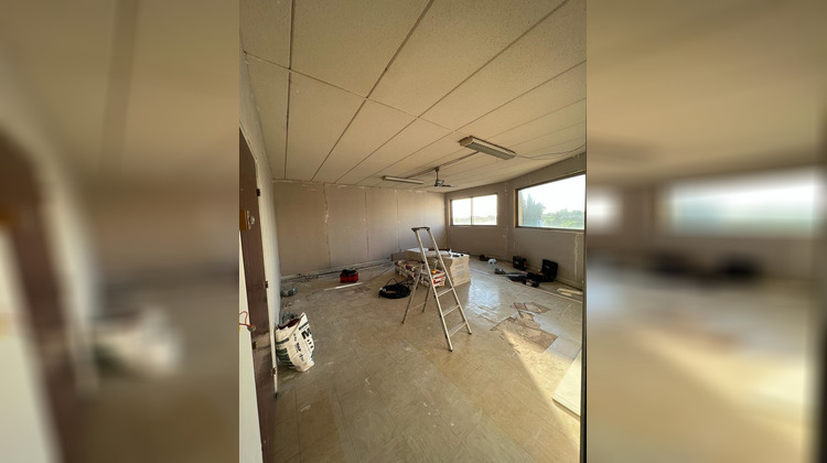 Ma-Cabane - Location Local commercial SAINT-VICTORET, 33 m²