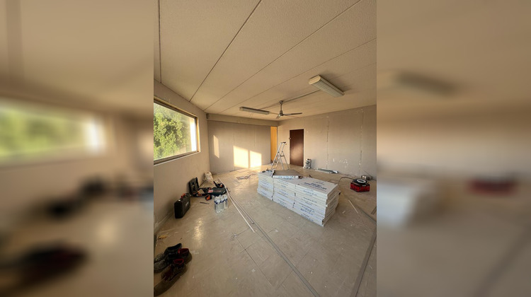 Ma-Cabane - Location Local commercial SAINT-VICTORET, 33 m²