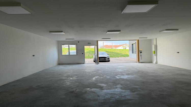 Ma-Cabane - Location Local commercial Saint-Vincent-de-Mercuze, 115 m²