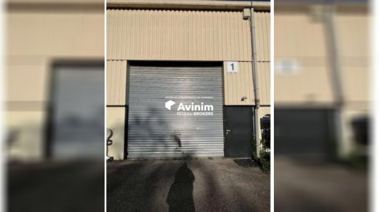 Ma-Cabane - Location Local commercial Saint-Vincent-de-Mercuze, 130 m²