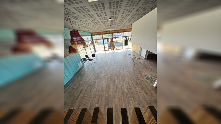 Ma-Cabane - Location Local commercial Saint-Vincent-de-Tyrosse, 170 m²