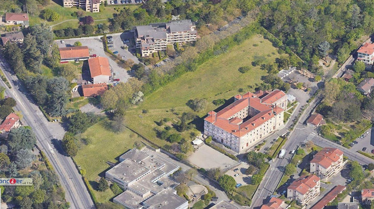 Ma-Cabane - Location Local commercial SAINTE FOY LES LYON, 261 m²