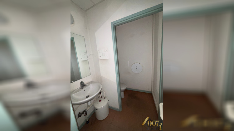 Ma-Cabane - Location Local commercial Sainte-Hélène-du-Lac, 250 m²