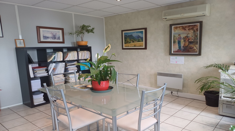 Ma-Cabane - Location Local commercial SAINTE HELENE DU LAC, 2000 m²