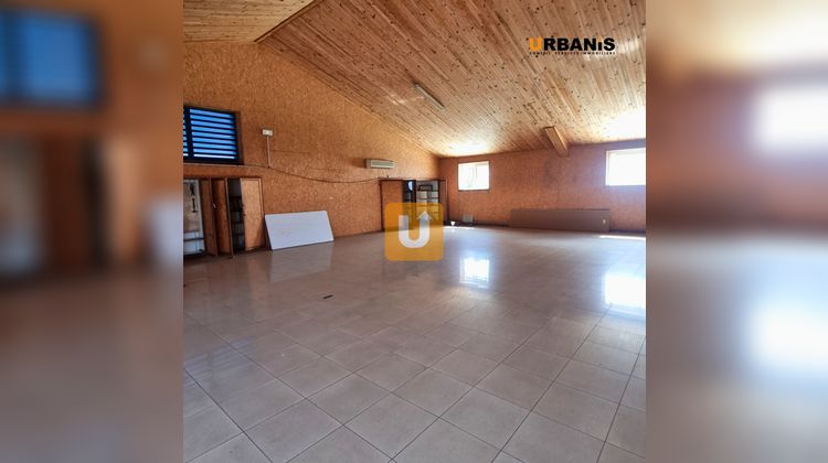 Ma-Cabane - Location Local commercial Sainte-Marie, 880 m²