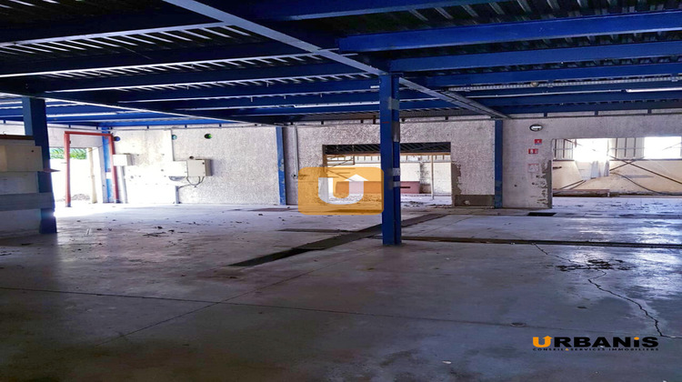 Ma-Cabane - Location Local commercial Sainte-Marie, 880 m²