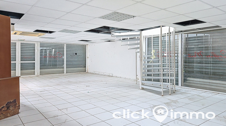 Ma-Cabane - Location Local commercial Sainte rose, 100 m²