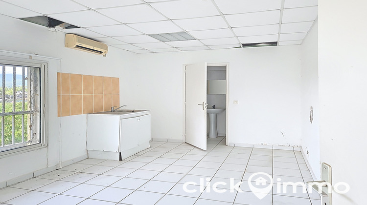 Ma-Cabane - Location Local commercial Sainte rose, 100 m²