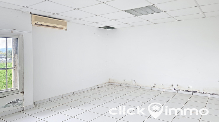 Ma-Cabane - Location Local commercial Sainte rose, 100 m²