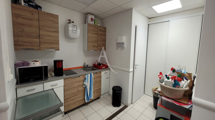 Ma-Cabane - Location Local commercial SAINTES, 250 m²