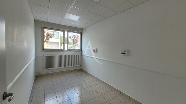 Ma-Cabane - Location Local commercial SAINTES, 250 m²