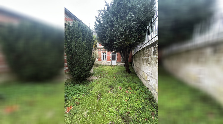 Ma-Cabane - Location Local commercial Saintes, 70 m²