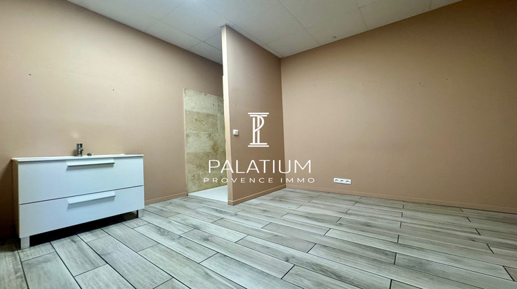 Ma-Cabane - Location Local commercial Salon-de-Provence, 200 m²