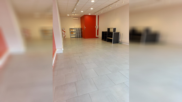 Ma-Cabane - Location Local commercial SENAS, 65 m²