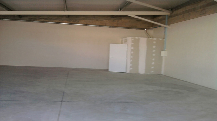 Ma-Cabane - Location Local commercial SENAS, 131 m²