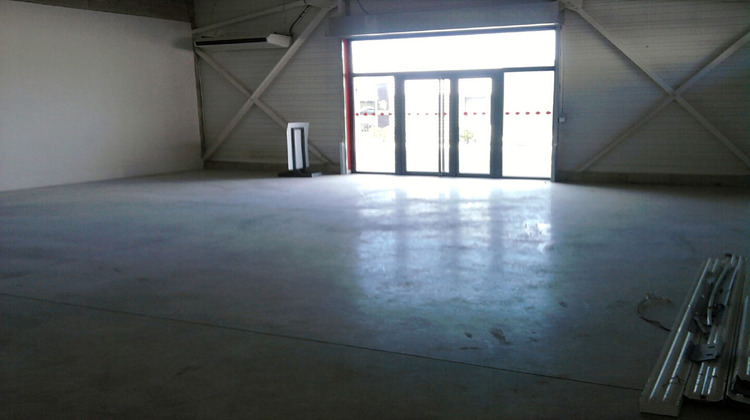 Ma-Cabane - Location Local commercial SENAS, 131 m²