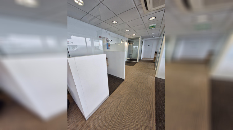 Ma-Cabane - Location Local commercial Séné, 150 m²