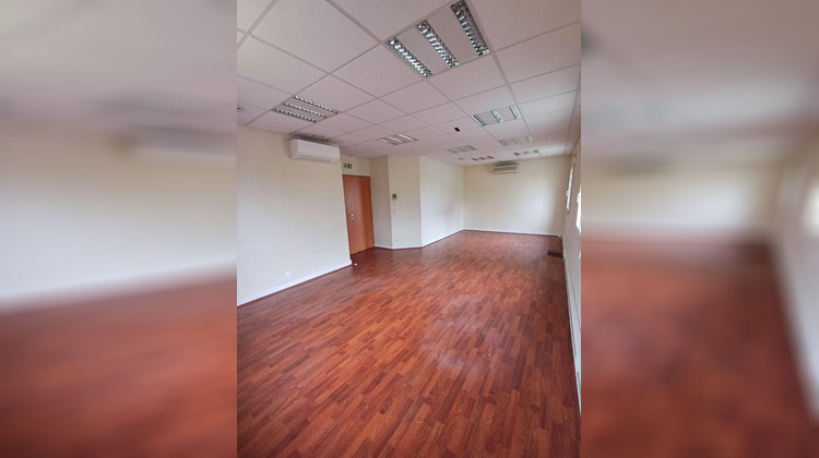 Ma-Cabane - Location Local commercial SERRES-CASTET, 250 m²