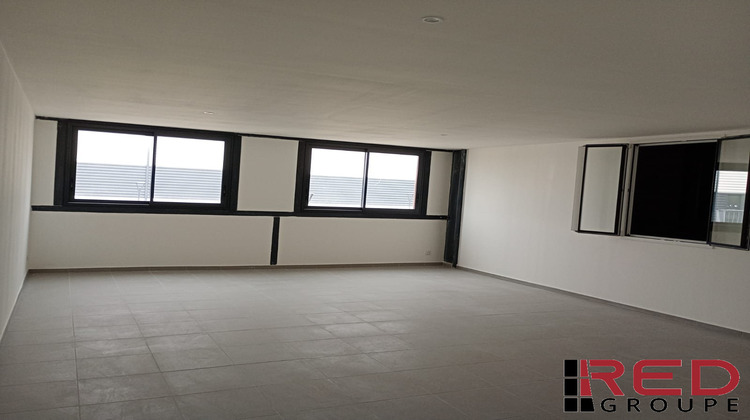 Ma-Cabane - Location Local commercial Signes, 368 m²