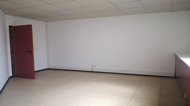Ma-Cabane - Location Local commercial SIX-FOURS-LES-PLAGES, 200 m²