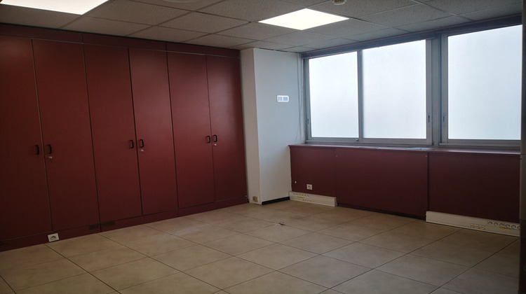 Ma-Cabane - Location Local commercial SIX-FOURS-LES-PLAGES, 200 m²