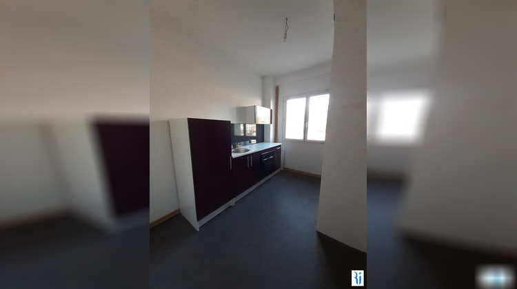 Ma-Cabane - Location Local commercial SOTTEVILLE-LES-ROUEN, 53 m²