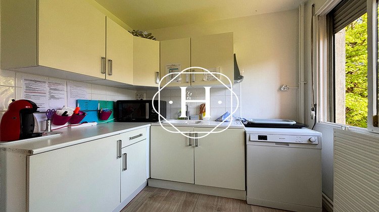 Ma-Cabane - Location Local commercial TASSIN-LA-DEMI-LUNE, 101 m²