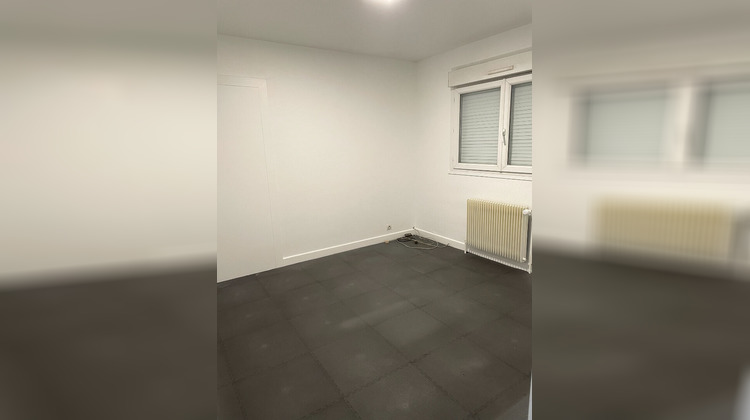 Ma-Cabane - Location Local commercial TINQUEUX, 71 m²