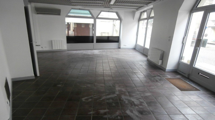 Ma-Cabane - Location Local commercial Tournon-sur-Rhône, 95 m²