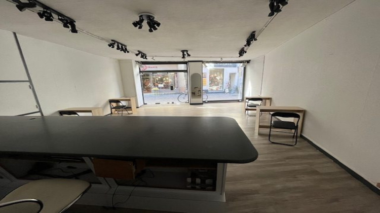 Ma-Cabane - Location Local commercial Tournon-sur-Rhône, 43 m²