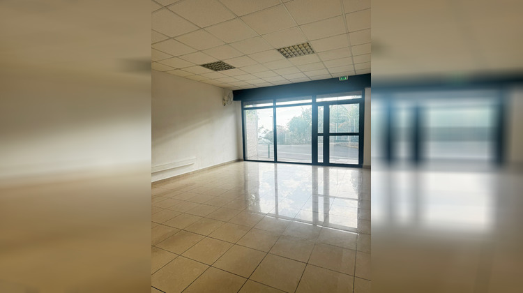 Ma-Cabane - Location Local commercial Trois-Bassins, 64 m²