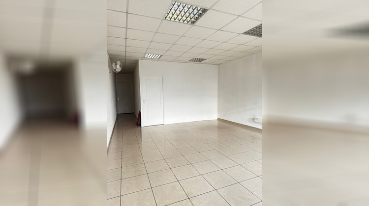 Ma-Cabane - Location Local commercial Trois-Bassins, 64 m²
