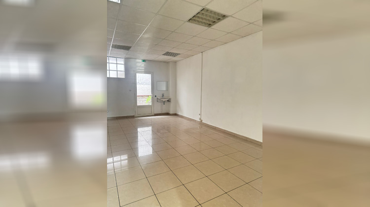 Ma-Cabane - Location Local commercial Trois-Bassins, 64 m²