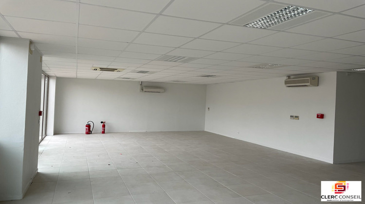 Ma-Cabane - Location Local commercial Val-de-Reuil, 133 m²