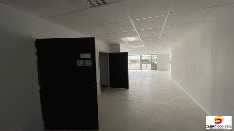 Ma-Cabane - Location Local commercial Val-de-Reuil, 133 m²