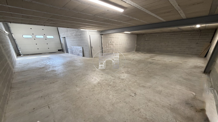 Ma-Cabane - Location Local commercial Varennes-Jarcy, 203 m²