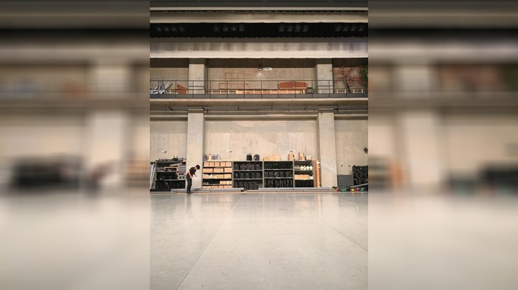 Ma-Cabane - Location Local commercial VAULX MILIEU, 155 m²