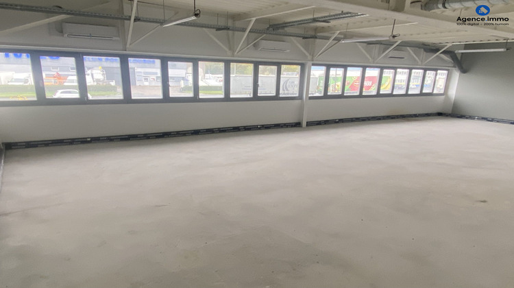 Ma-Cabane - Location Local commercial Vaux-le-Pénil, 261 m²