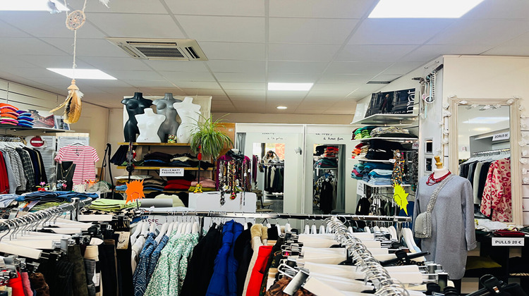 Ma-Cabane - Location Local commercial VENELLES, 68 m²