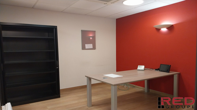 Ma-Cabane - Location Local commercial Venelles, 101 m²