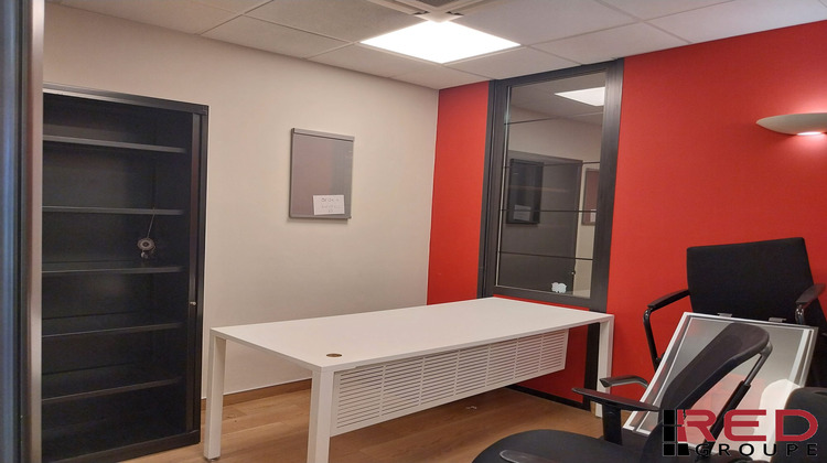 Ma-Cabane - Location Local commercial Venelles, 101 m²