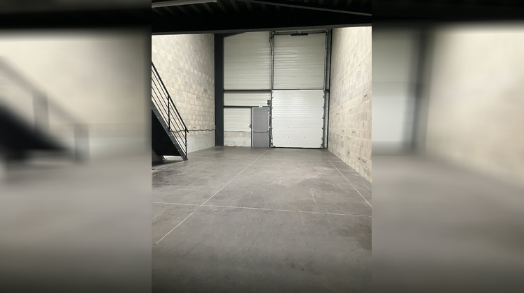 Ma-Cabane - Location Local commercial VENISSIEUX, 151 m²